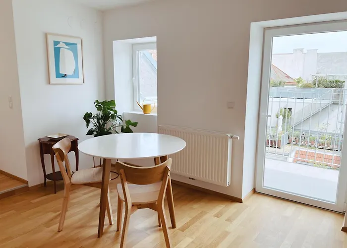 Brunnenmarkt Balcony Apartment