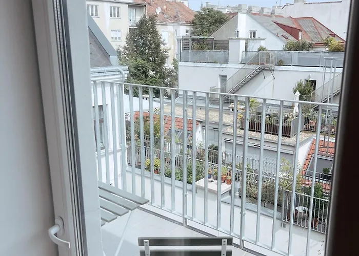 Brunnenmarkt Balcony Apartment Vienna
