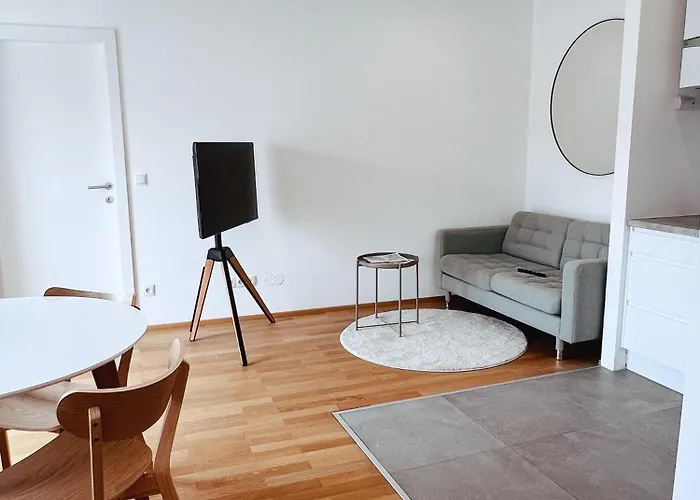 Brunnenmarkt Balcony Apartment *